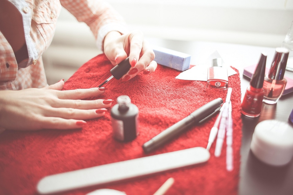 Nail Extensions: Acrylic vs Gel Options