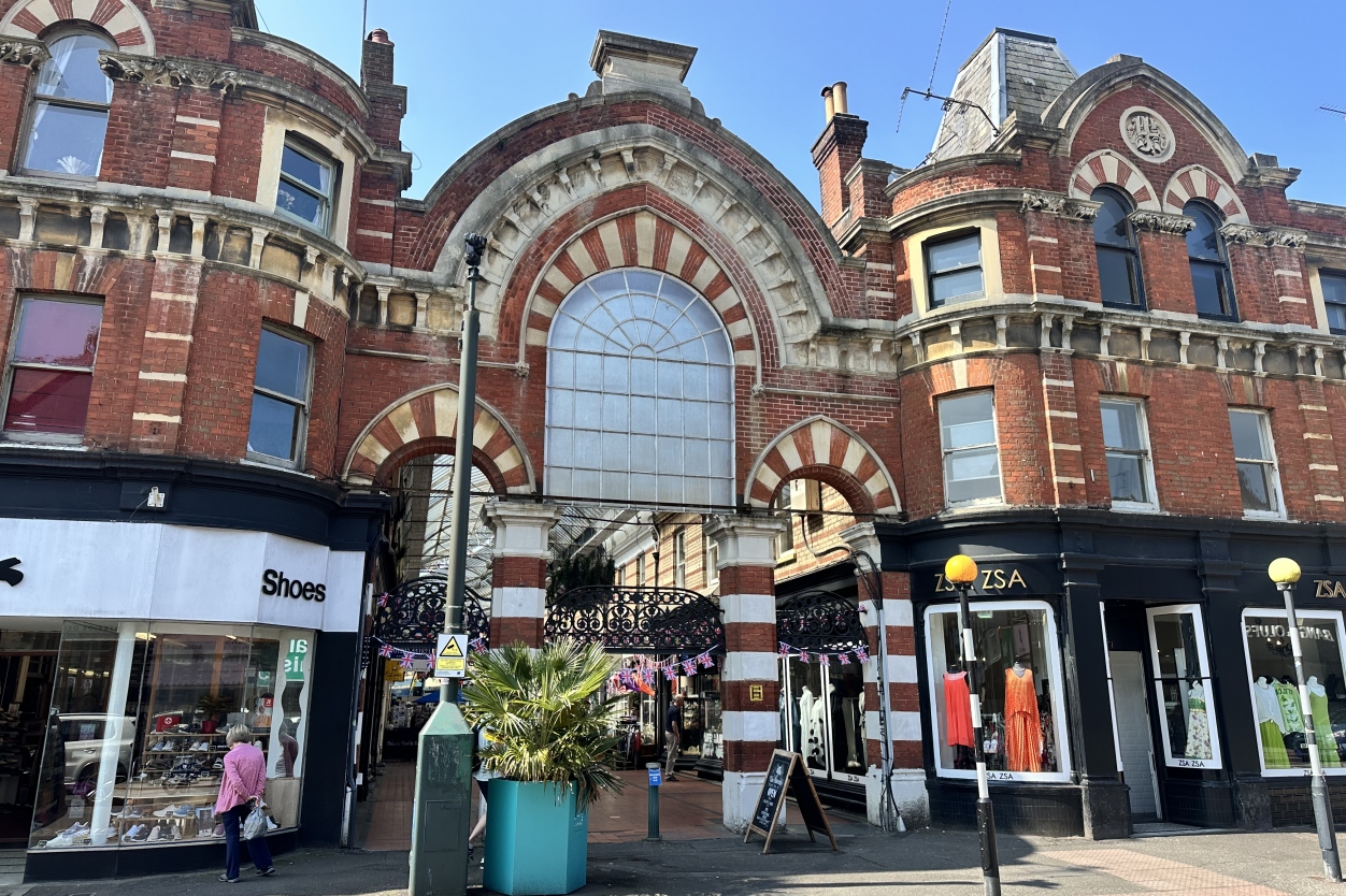 Westbourne Guide - Tourist Information
