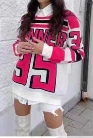 Round Neck Graphic Jumper In Fuchsia