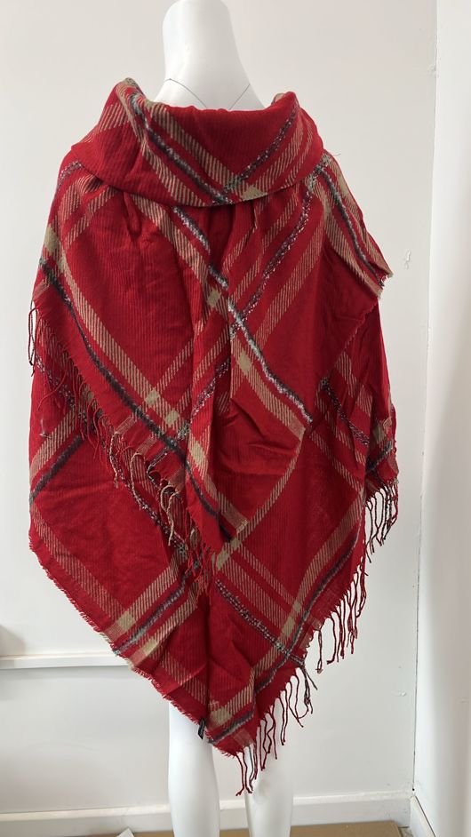 Trim Cape Red Shawl Pullover