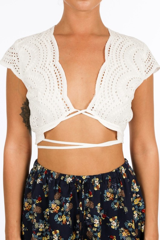 z/831/W1419-_Wrap_Around_Embroidery_Anglaise_Crop_Top_In_White-5__67435.jpg