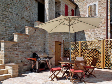 Leone Apartment