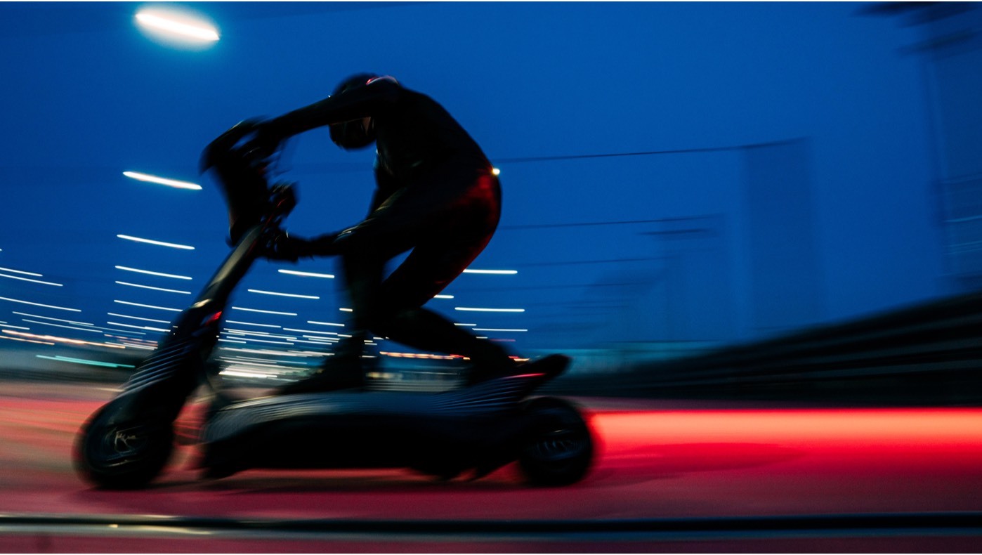 Esc riding electric e Skootr