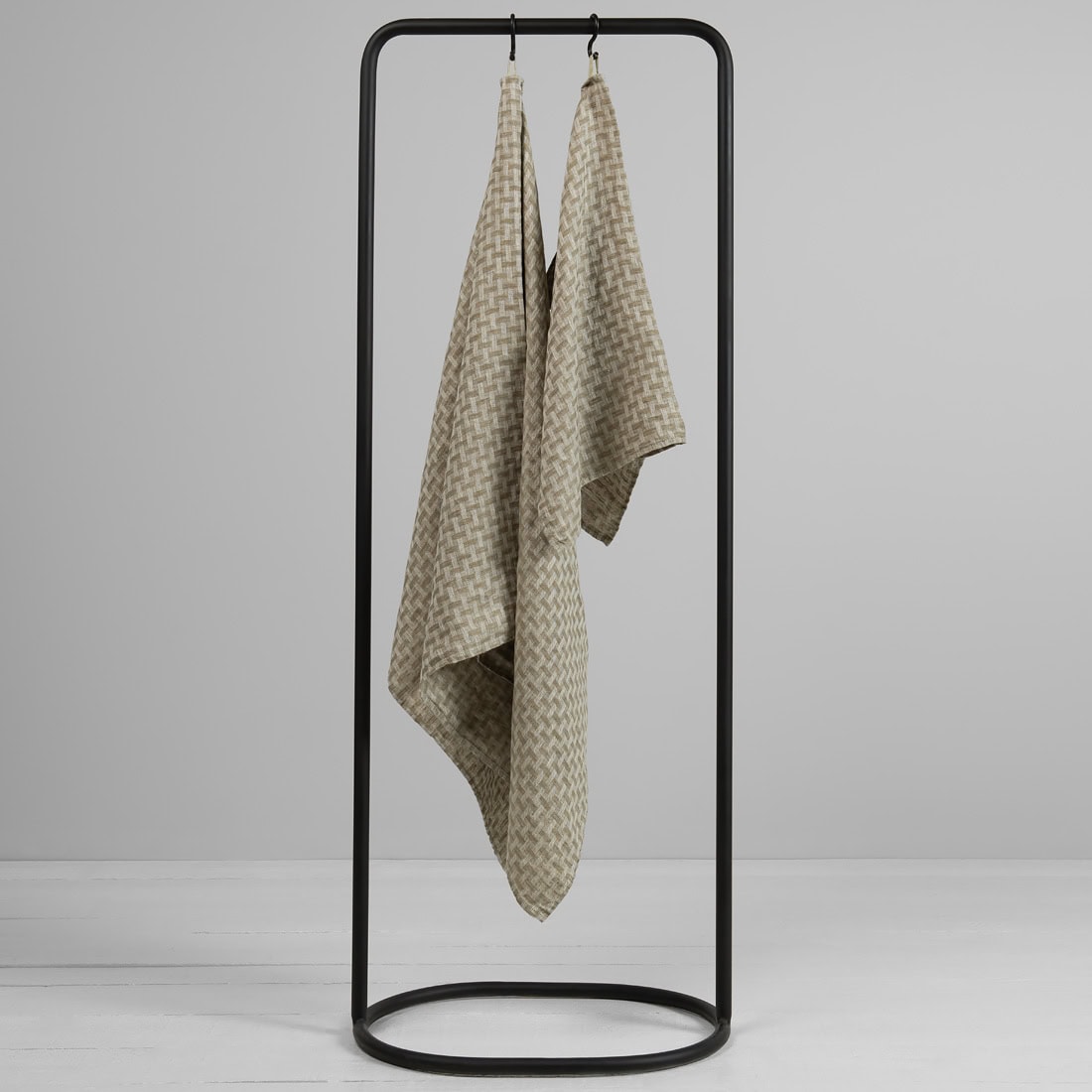 Green linen patterned bath towel