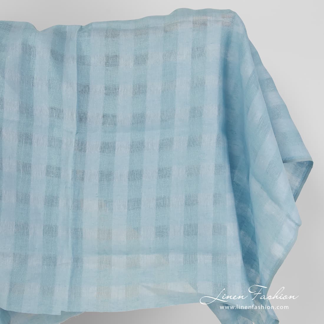 Linen fabric with checks in aquamarine colour.