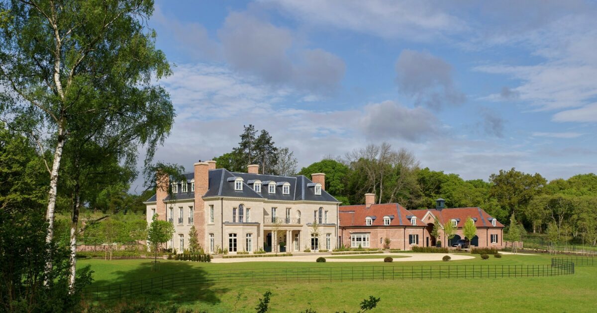 オールドマンズテーラー　MANOR HOUSE A Home in an Old Manor House - The New York Times