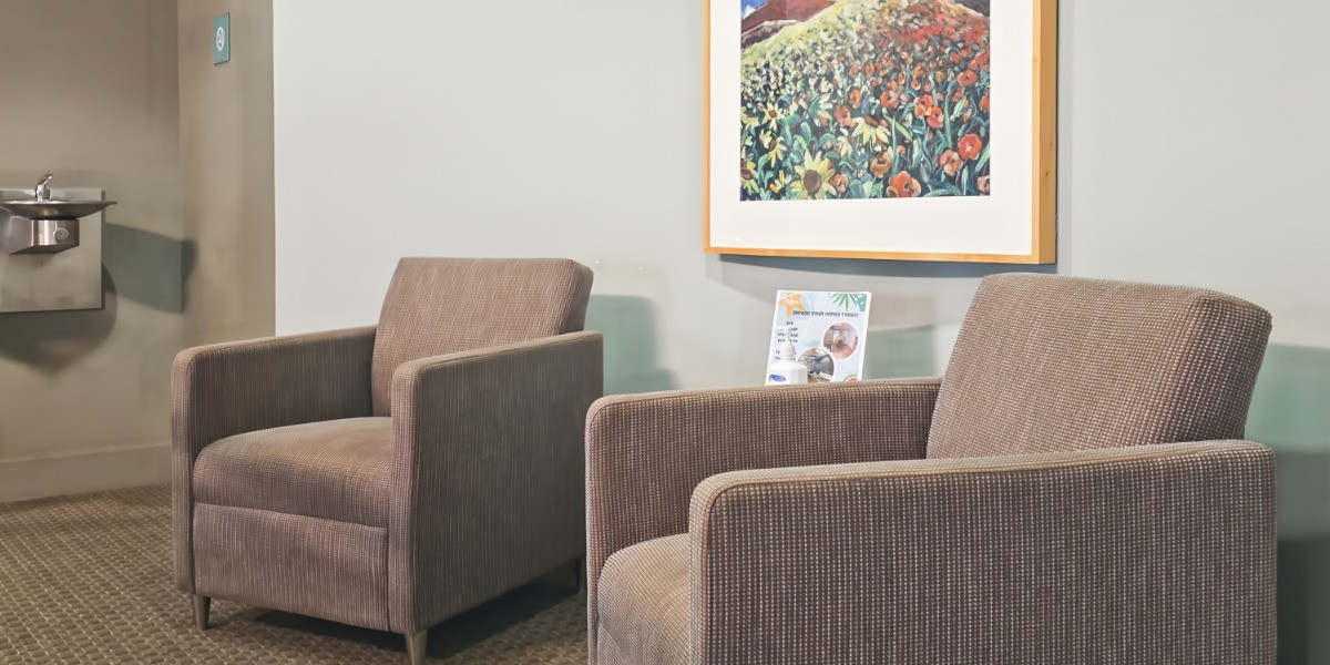 Business lounge at Regus Tualatin Lake at the Commons