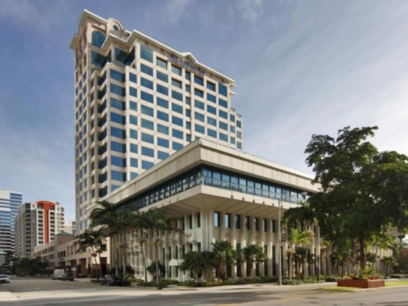 Las Olas Square
