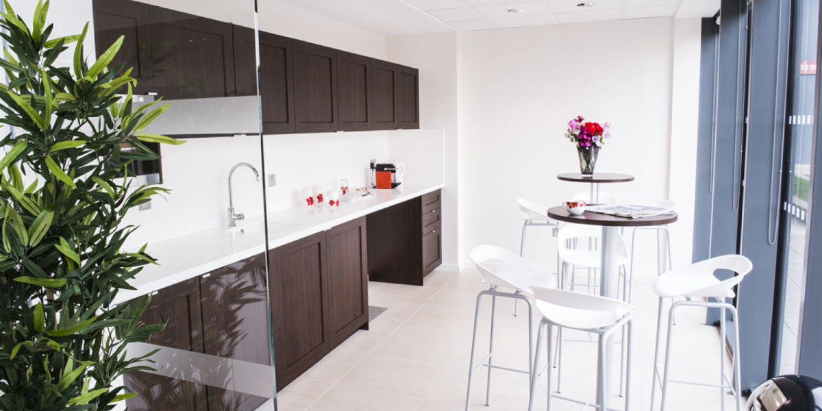 All inclusive office solutions at affordable prices near Canary Wharf Station (Stop L)