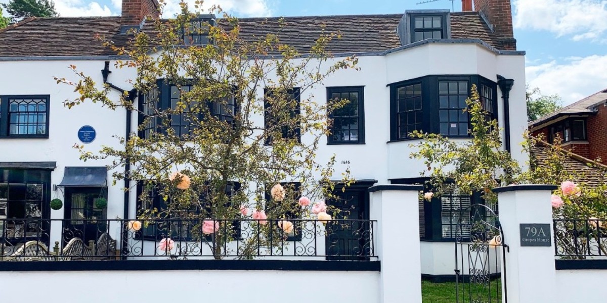 79a Grapes House, High St, Esher KT10 9QA