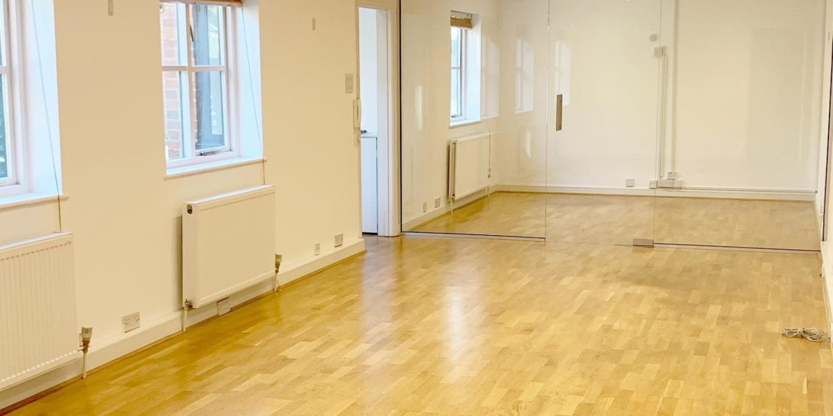 Wide spaces at 79a Grapes House