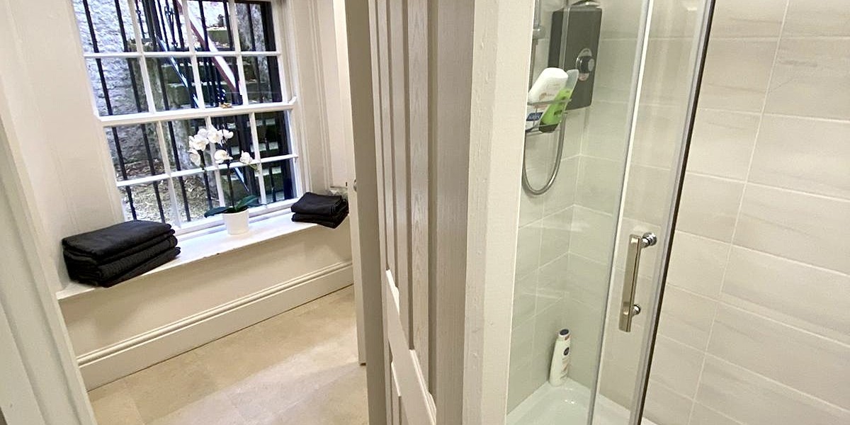 Shower facilities at 8 Herbert St