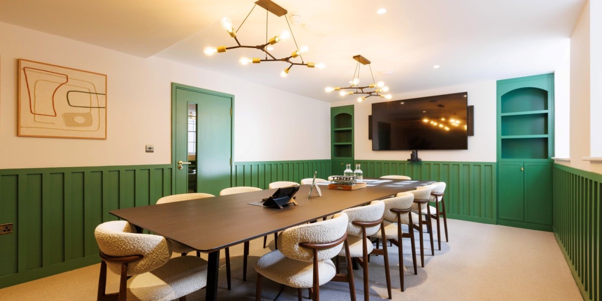 Meeting room at serviced office space for rent near London Bridge