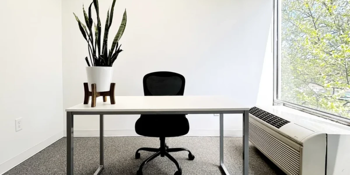 Private office for rent near Turnpike Plaza