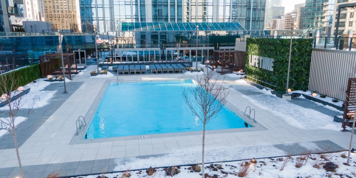 Swimming pool at Life Time Work River North