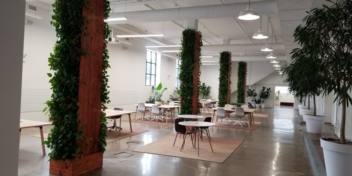 Hot desk to rent near Bronzeville with free parking