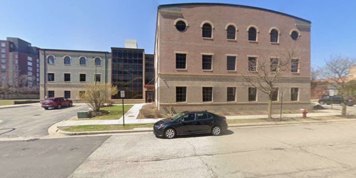 All-inclusive and affordable workspace at 1880 Oak Ave suite 301, Evanston, IL 60201, USA