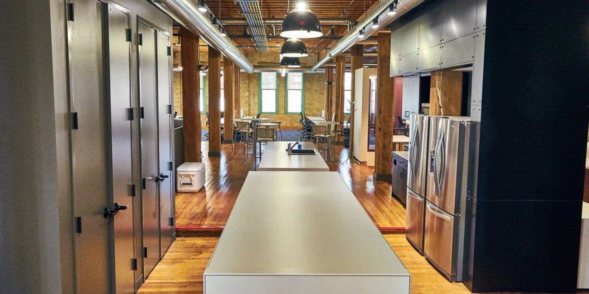 Coworking area to rent near North Plankinton Avenue