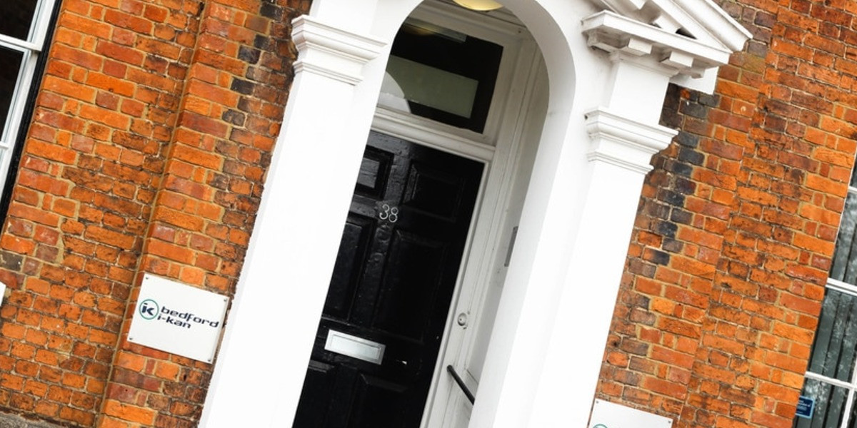 Front entrance and doorway of Bedford i-kan