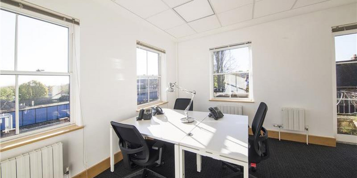 All inclusive office solutions at affordable prices near Broadway (Stop A)