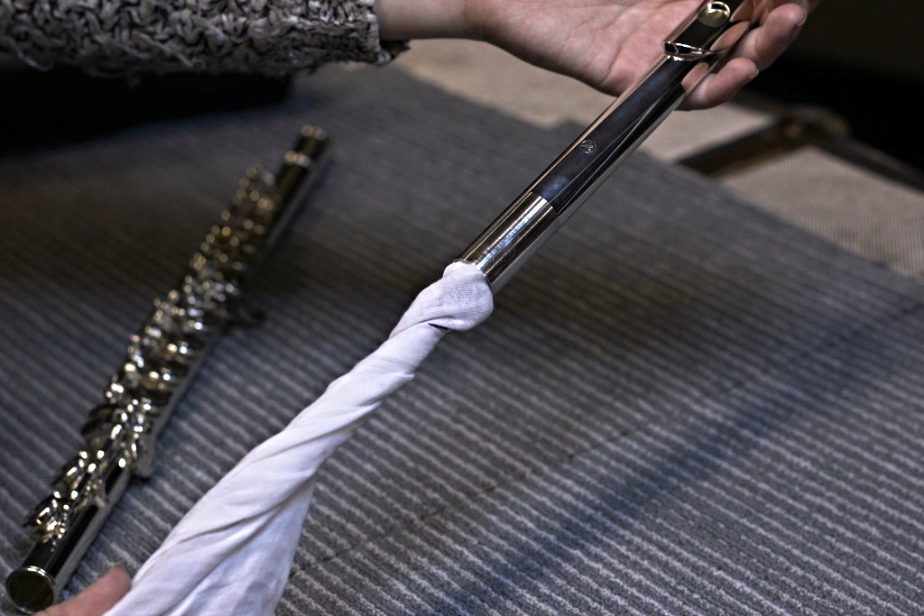 Cleaning on sale a flute