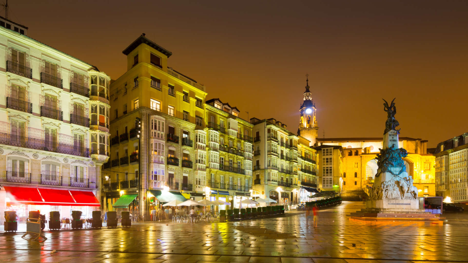Virgen Blanca Square at night