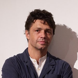 2025 - Headshot - Conrad Shawcross 2 - 1000 x 1000