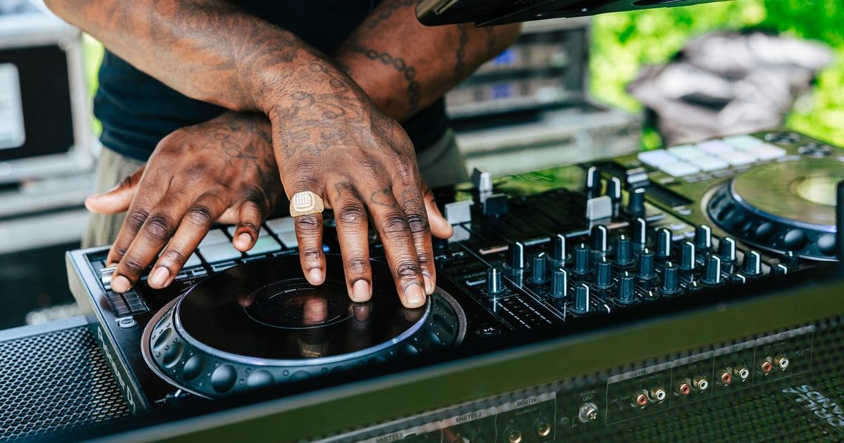 Live DJ sets on Canalside