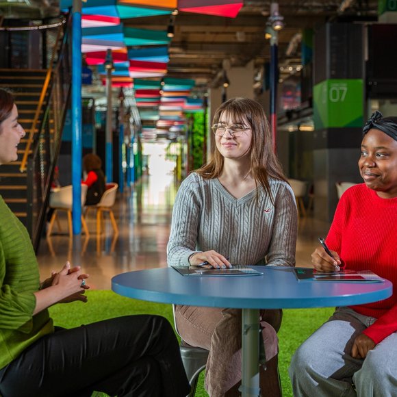 vb5550505_2025_Scholars_-_3Z6A3216_-_WeDesign_1600x1067