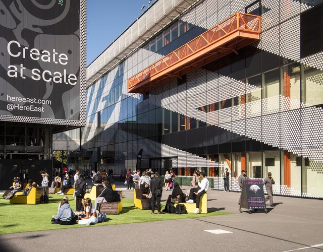 vb5552875_freshersweek2025-31_1600x1068