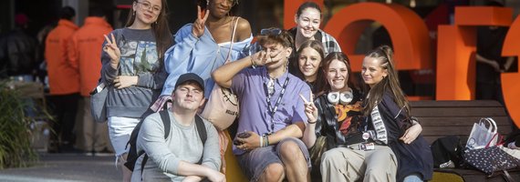 vb5552915_freshersweek2025-71_1600x1147