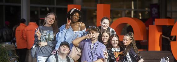 vb5552915_freshersweek2025-71_1600x1147