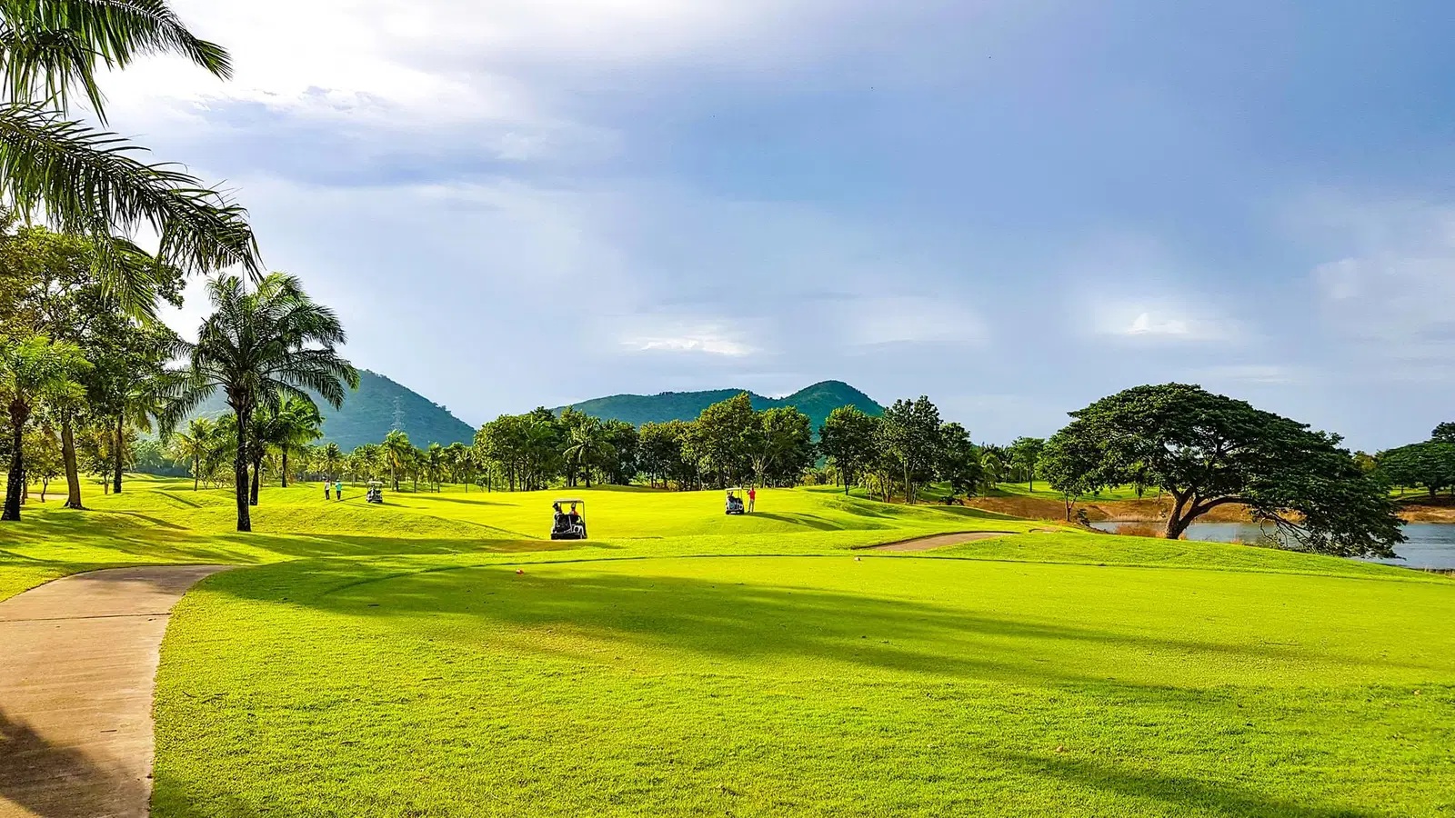 Play golf in Thailand at Majestic Creek Golf Club