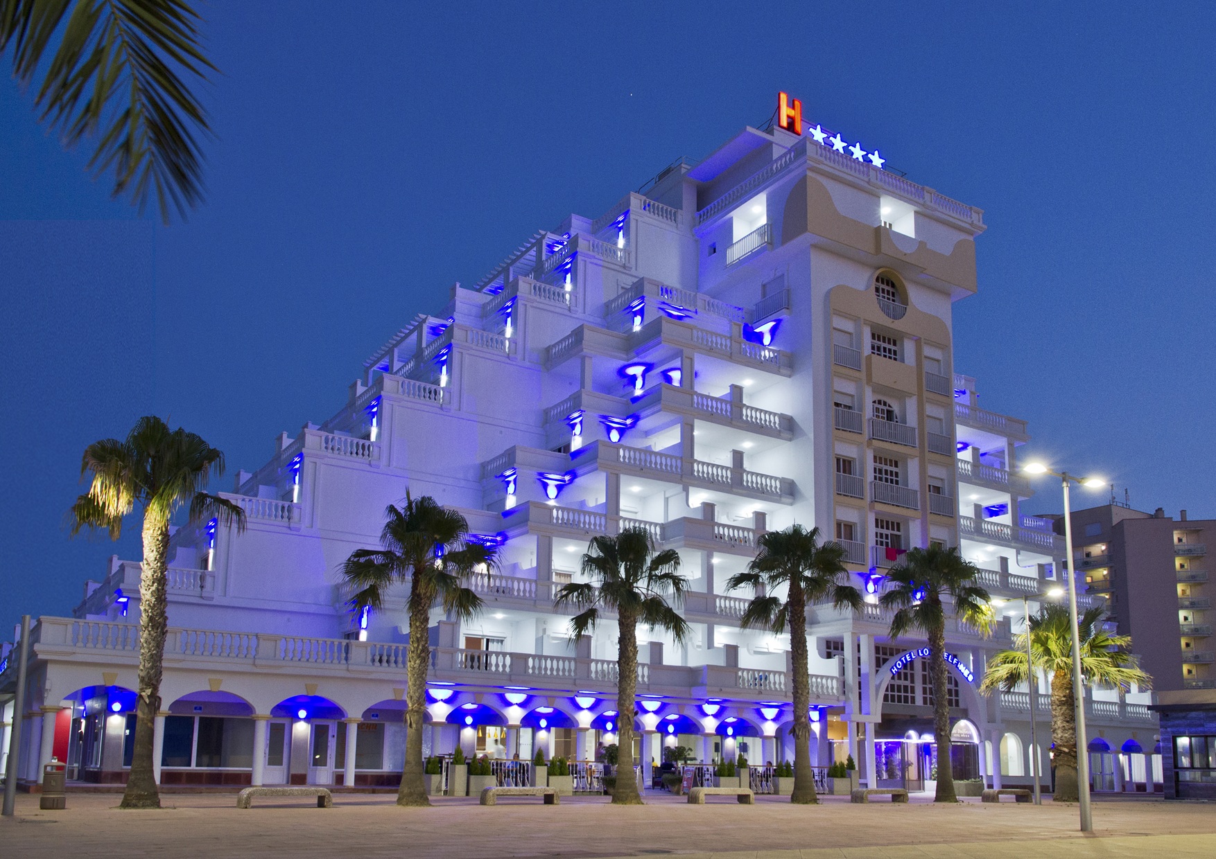 Delfines Hotel & Suites