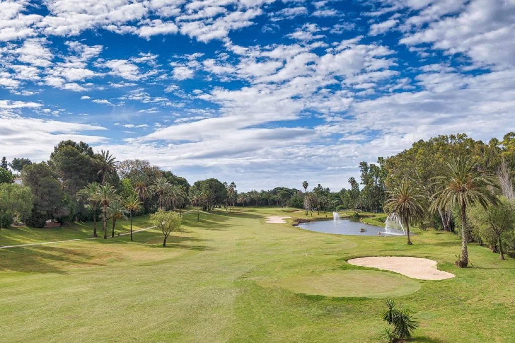 Play golf in Costa del Sol at El Paraiso Golf Club