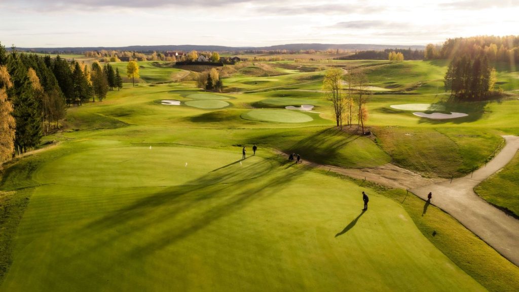 Play golf in Norway at Miklagard Golf club