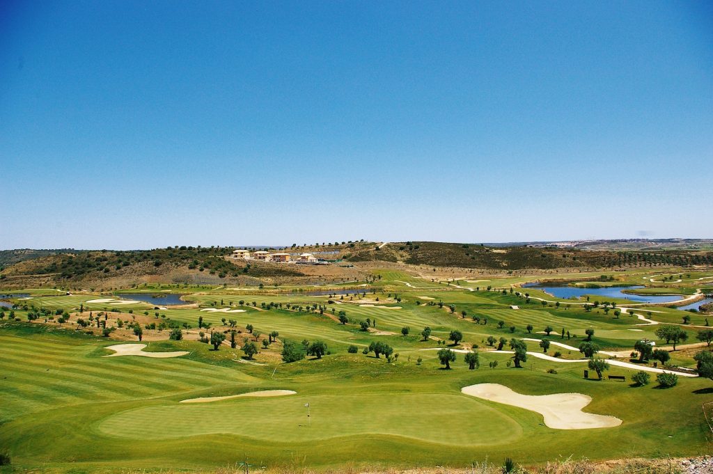Play golf in Portugal at Quinta do Vale, Algarve