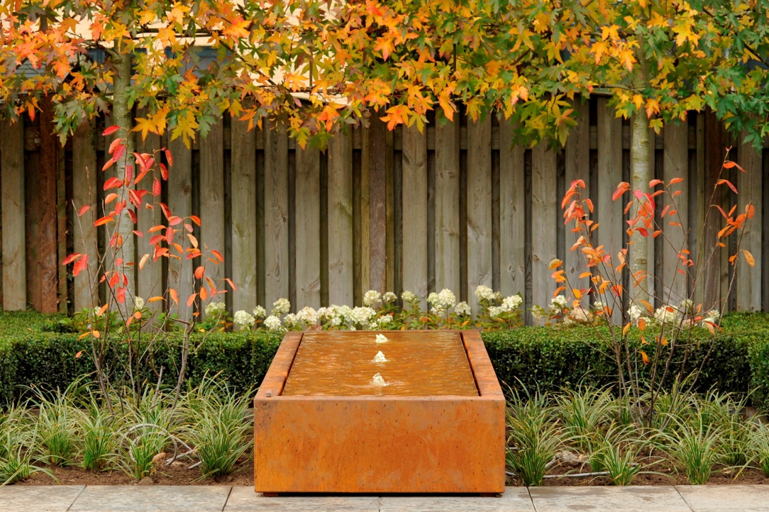 Design Gartenbrunnen Cortenstahl von ADEZZ - für Garten & Terrasse