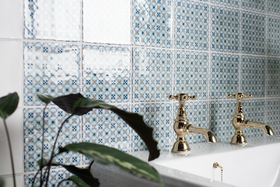 Winchester Residence Chateaux Ormeaux Red On Mint