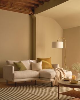 Jeffers Chaise sofa in Whipped Cream clever boucle