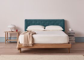 Dr Slow Bed Kingsize Light Oak in Sopping Seagrass Teal Velvet