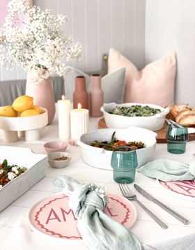 norsu - Pink and White Table Dressing
