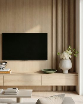 TV Holz Lowboard mit Frühlingsdeko