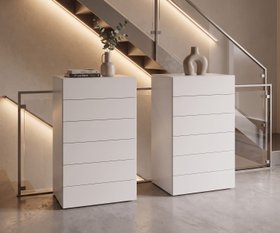 Modernes Treppenhaus Flureinrichtung mit minimalistischer Hochkommode und grifflosen Schubladen