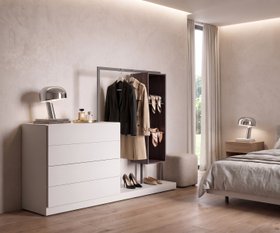 Modernes Schlafzimmer mit Kommode und Garderobe