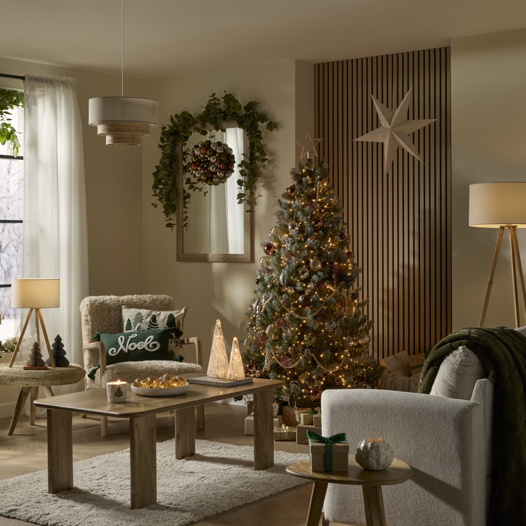 INSPIRE Outdoor Christmas EnchantedWoods MainV1 SQ EN 2026