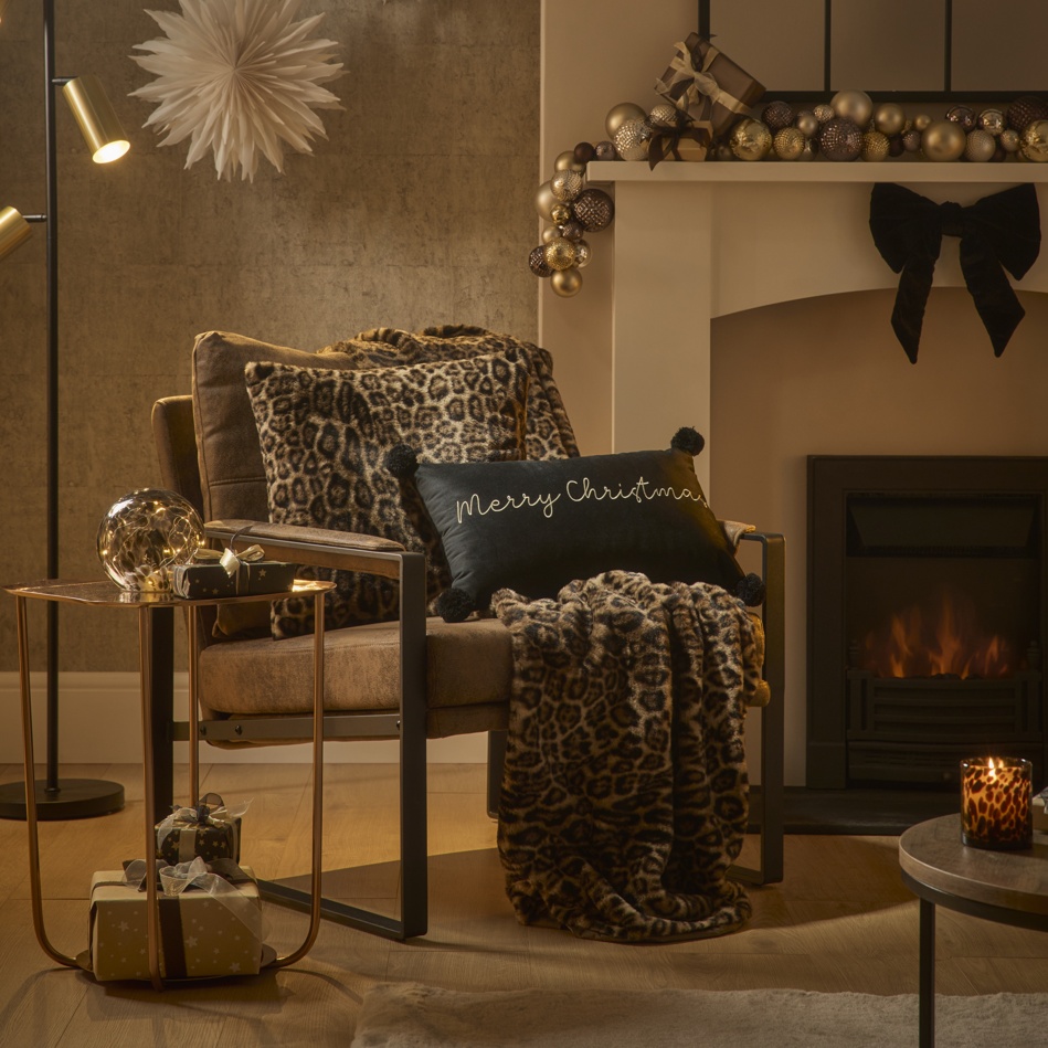 INSPIRE Outdoor Christmas SafariNights MerryChristmasCushion SQ EN 2026 2