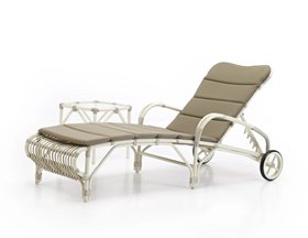 Vincent Sheppard Lucy White Wicker Outdoor Sunbed