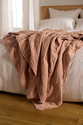 Plaster Pink Milo 100% Cotton Quilted Throw