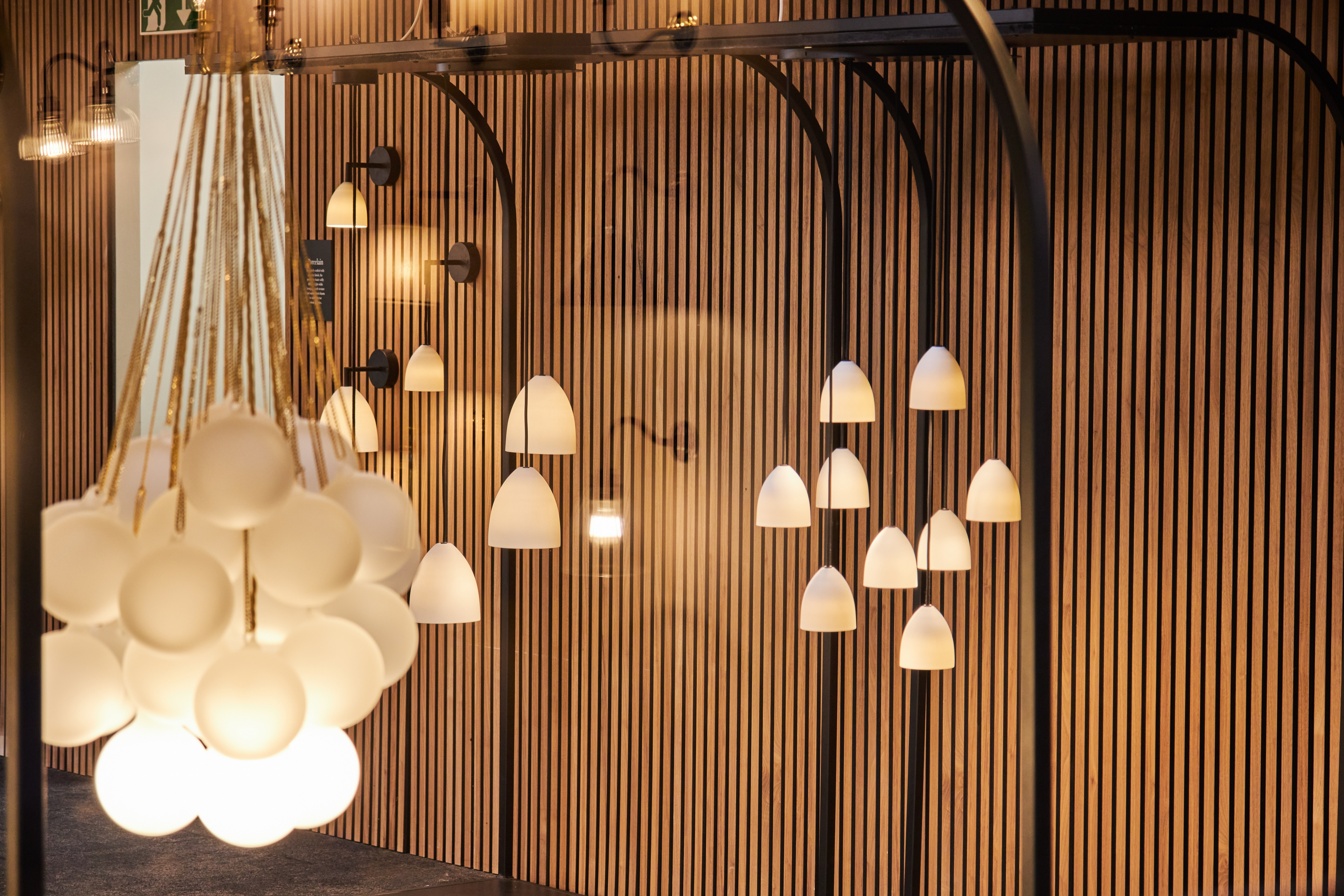 SHOWROOM 080